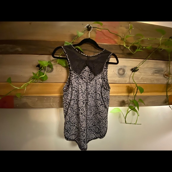 LULULEMON Black & White Workout Tank - Size 6 🍋 - Picture 5 of 11